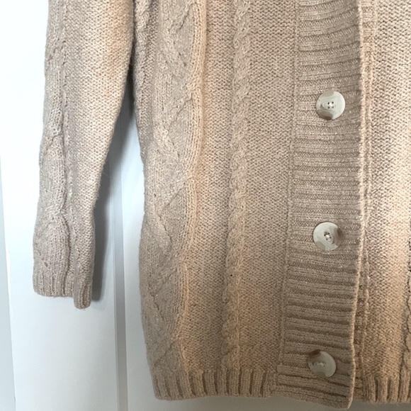Old Navy Oversized Chunky Cable-Knit Cardigan - Picture 2 of 3